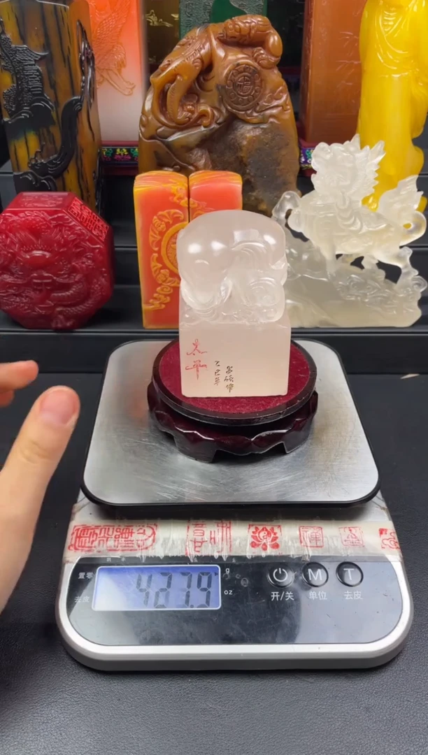 寿山石印石荔枝冻太平有象