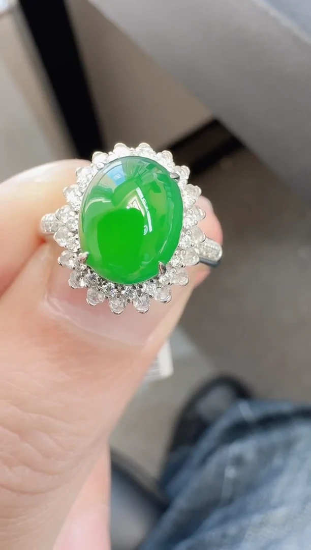 18K金镶嵌戒指翡翠米**鼠寄售回流，24小时鉴赏期