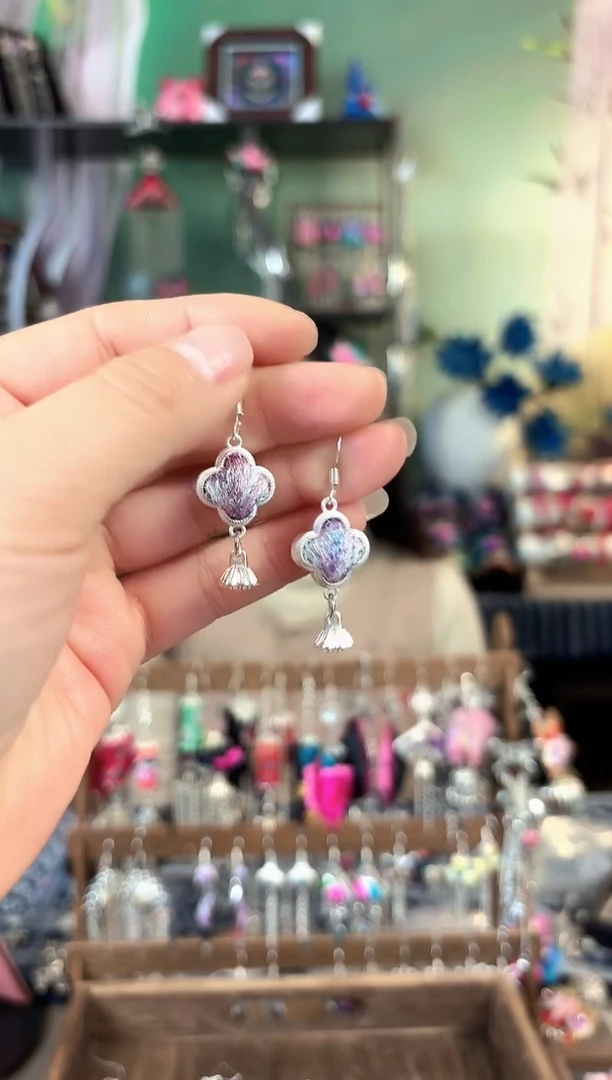 彩云南阁非遗老绣饰品505*