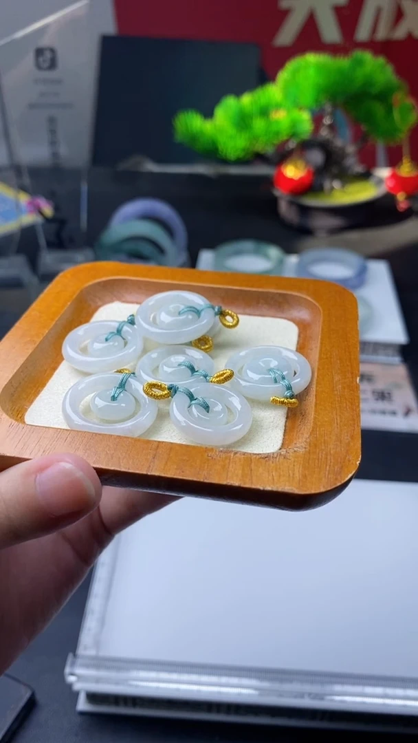 颈饰未镶嵌翡翠多样性发一