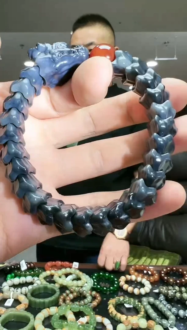 未镶嵌手链和田玉青花手串-多样性发货其中发一