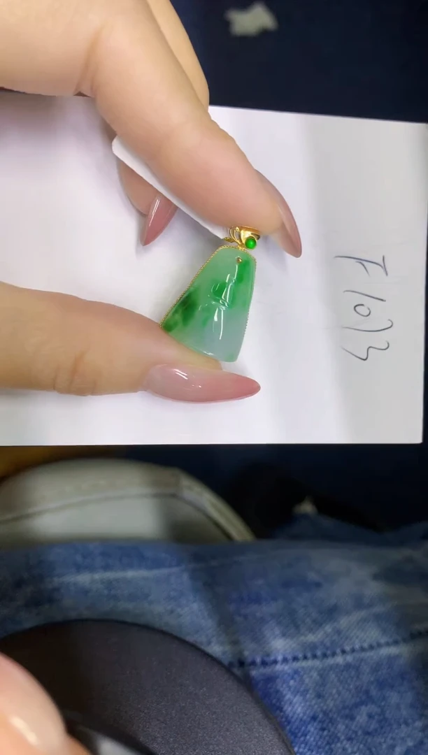 翡翠18K金镶嵌颈饰缅甸天然翡翠A货