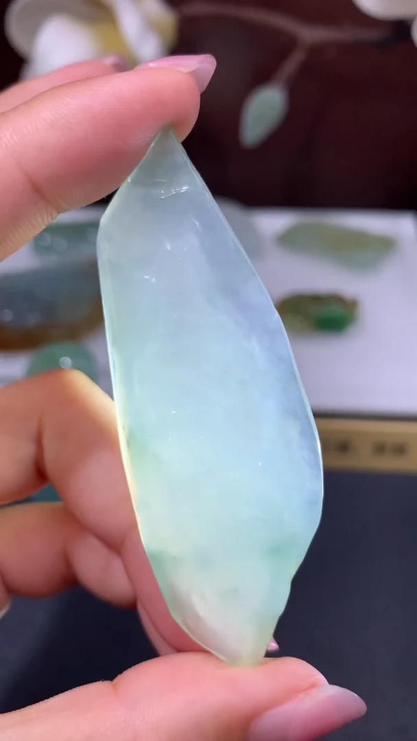 定制翡翠未镶嵌山水牌