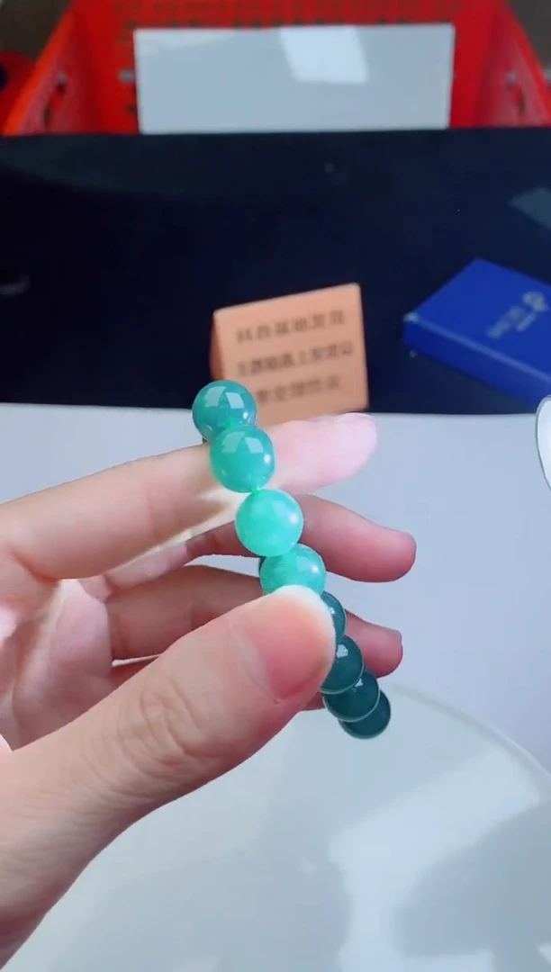 颈饰未镶嵌翡翠   ·