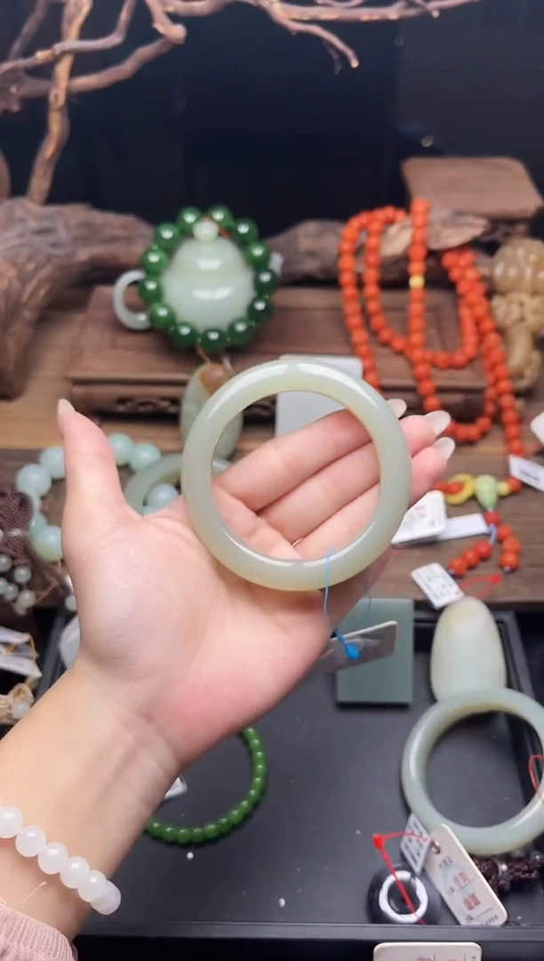 未镶嵌手镯和田玉且末青白 57+圈 9009996