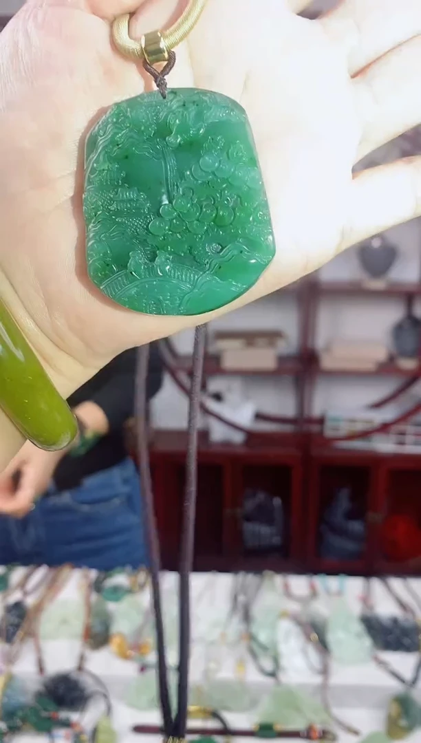 颈饰未镶嵌和田玉1