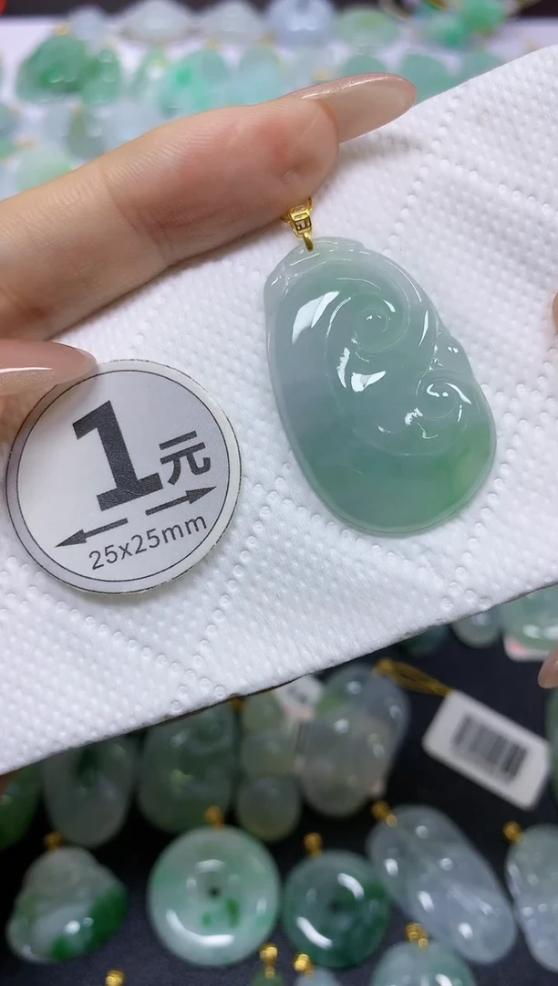 颈饰18K金镶嵌翡翠天然翡翠A货
