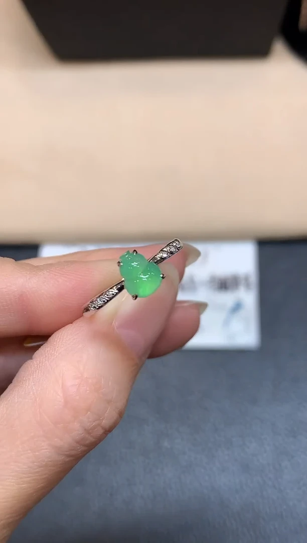 18K金镶嵌戒指翡翠【48小时鉴赏期】葫芦【无服务费