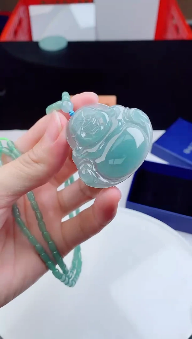 颈饰未镶嵌翡翠  `