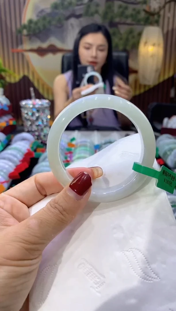 翡翠手镯未镶嵌多人09376