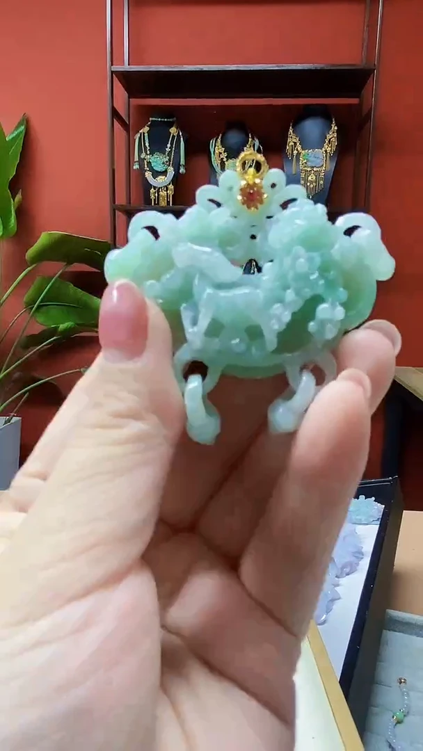 颈饰未镶嵌翡翠吊坠