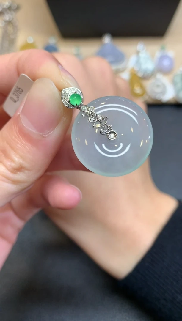 【闪购商品】翡翠颈饰18K金镶嵌平安扣【无服务费】