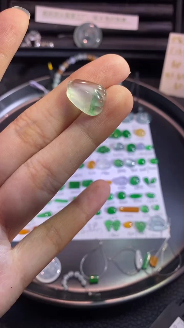 翡翠挂件未镶嵌瓜
