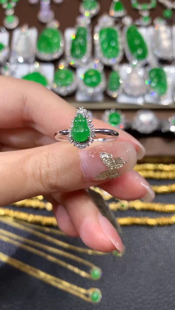 18K金镶嵌戒指翡翠A17 多样性发货一件