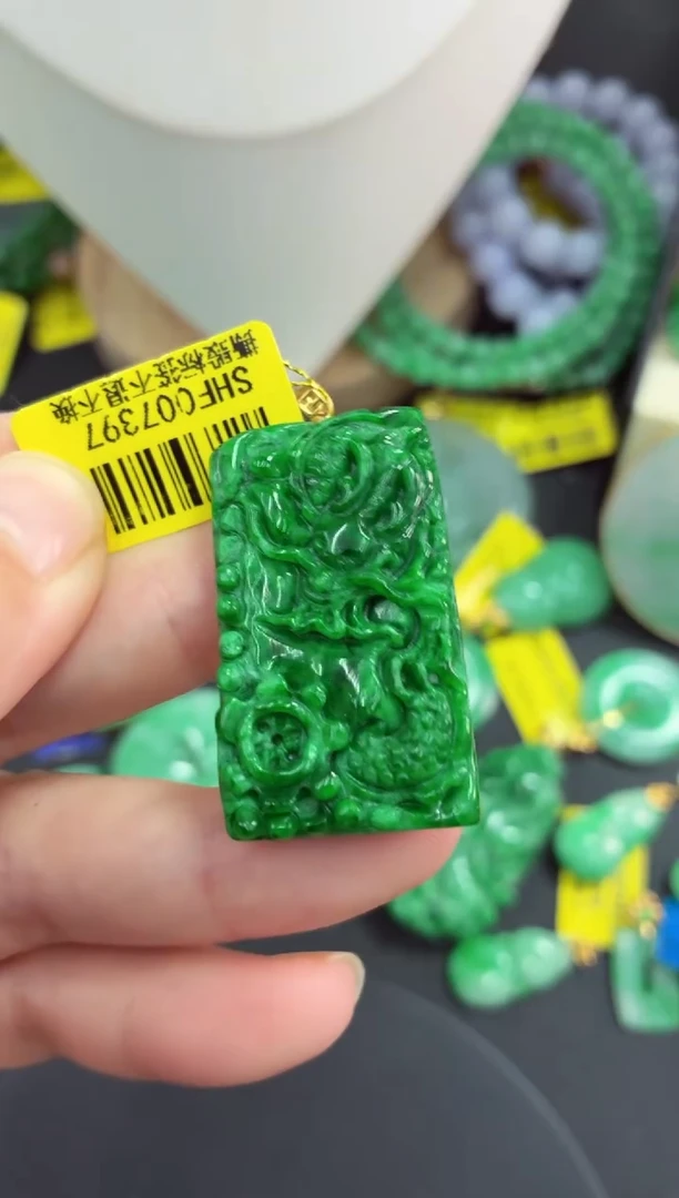 吊坠(不含链)18K金镶嵌翡翠挂件