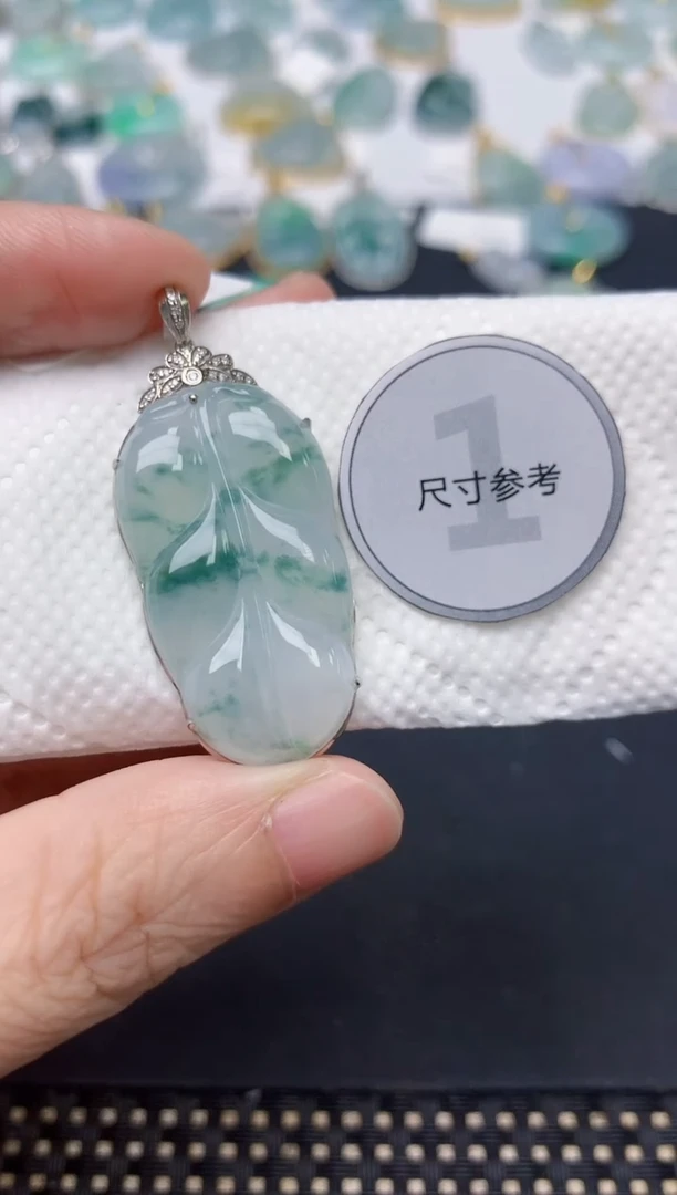 颈饰18K金镶嵌翡翠天然缅甸A货翡翠