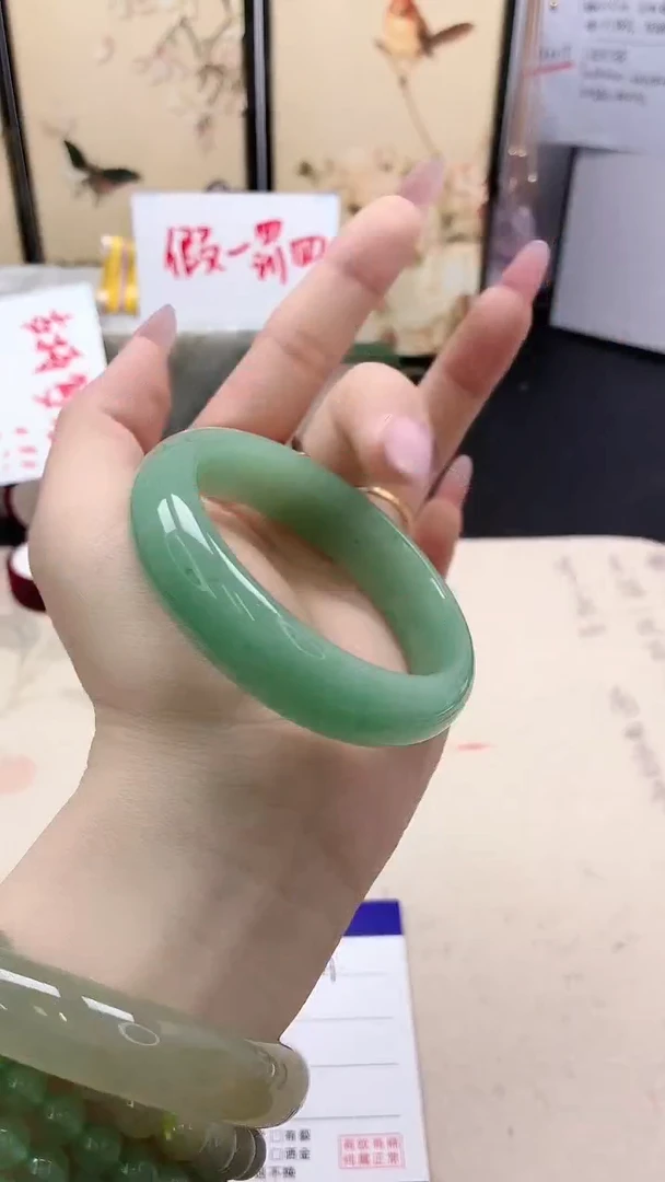 石英质玉手镯未镶嵌21/54.4