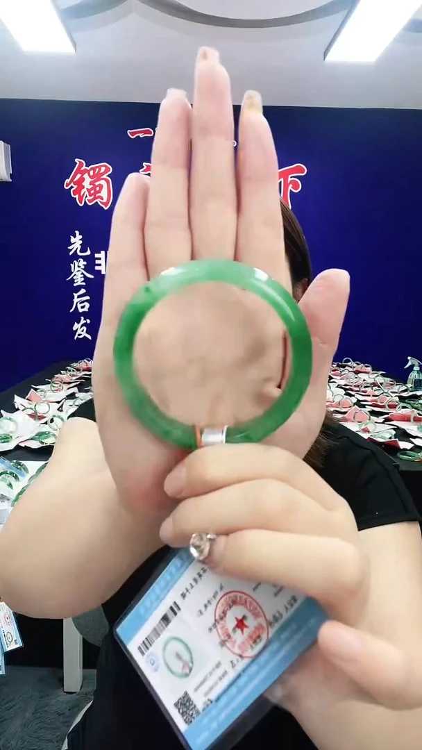 石英质玉（非洲翠）手镯未镶嵌1