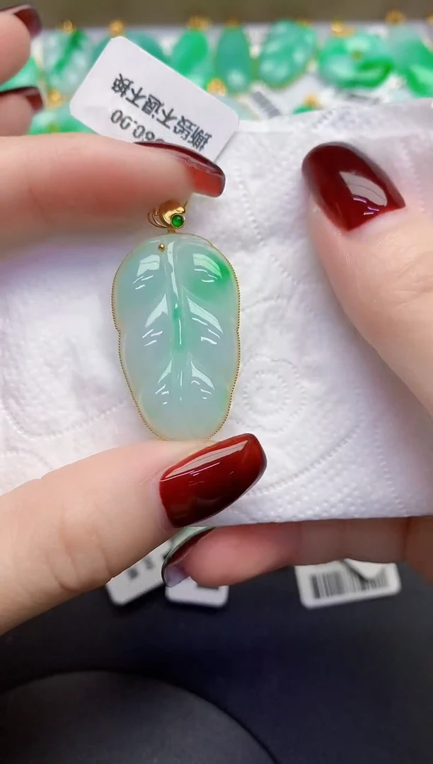 颈饰18K金镶嵌翡翠缅甸天然翡翠a货