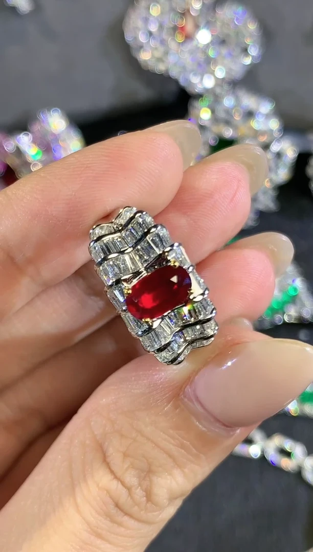 戒指18K金镶嵌红宝石w660