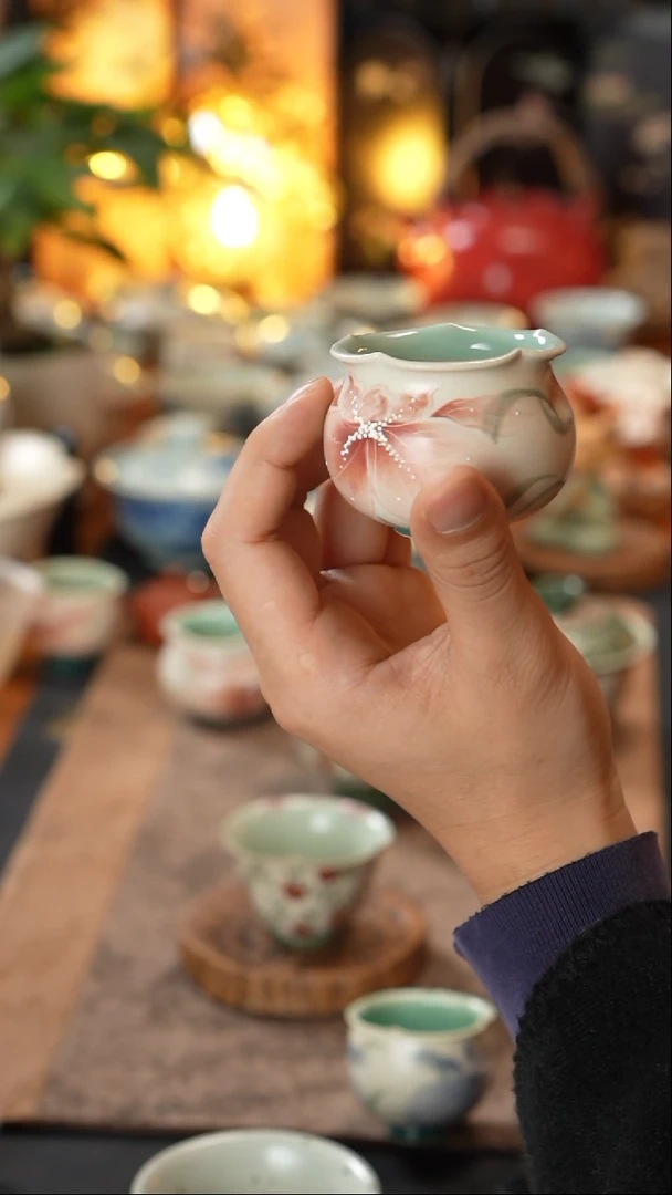 【闪购商品】丘野-魏冉釉下鸢尾花小布袋主人杯