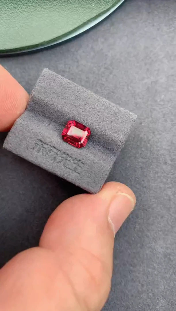 未镶嵌裸石石榴石1.5ct 八角 镁铝榴石 定制