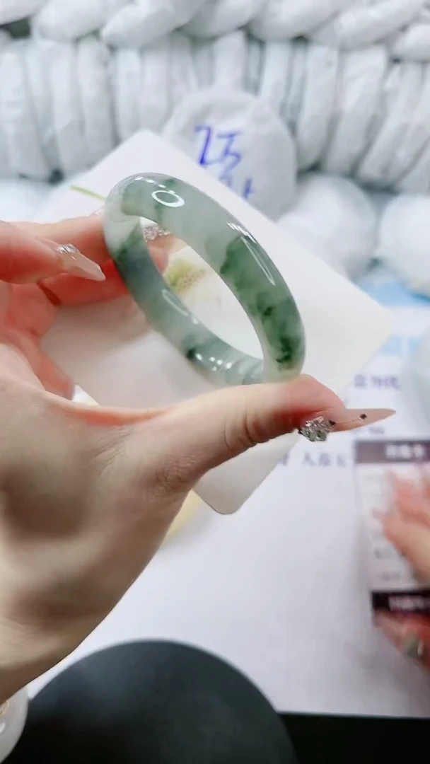 【闪购商品】石英质玉手镯未镶嵌多样性发货L136