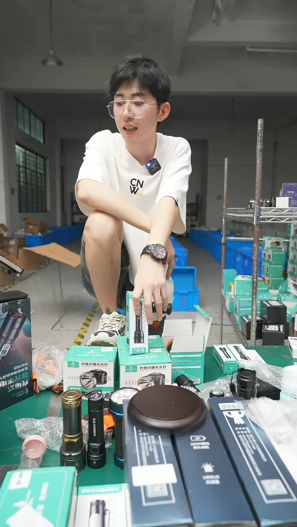 发****累小野照明直播小手电闪购专拍