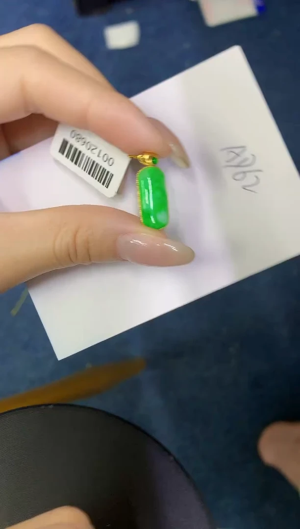 翡翠18K金镶嵌颈饰缅甸天然翡翠A货