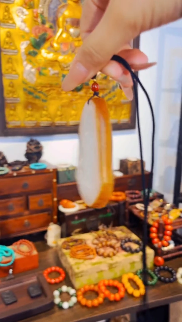 未镶嵌和田玉挂件开开开-----带皮工艺