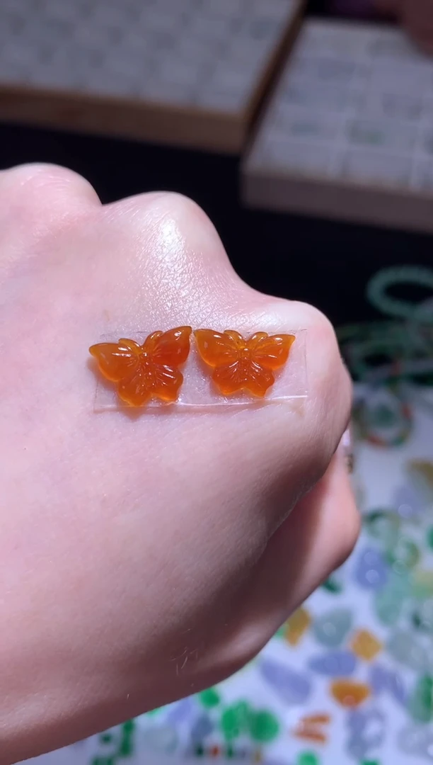 未镶嵌定制翡翠一对蝴蝶