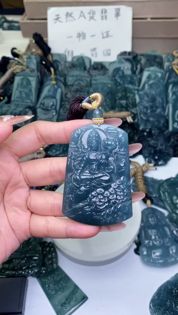 颈饰未镶嵌翡翠