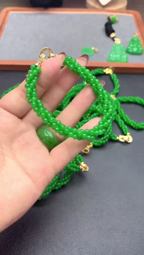 14K金镶嵌翡翠耳饰小米三圈扭扭手串