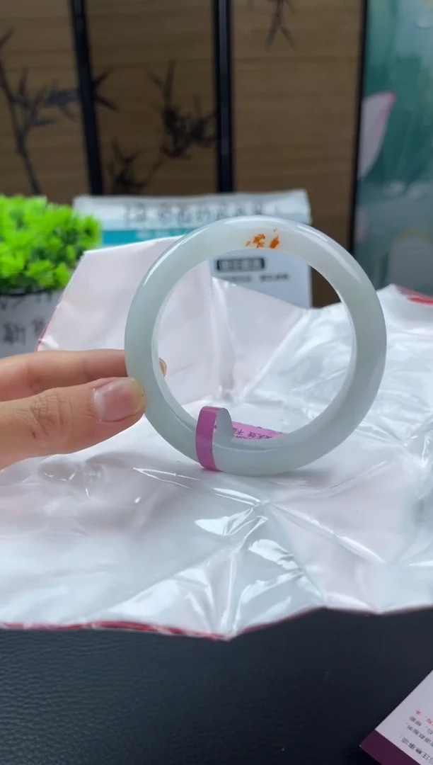 翡翠手镯未镶嵌8