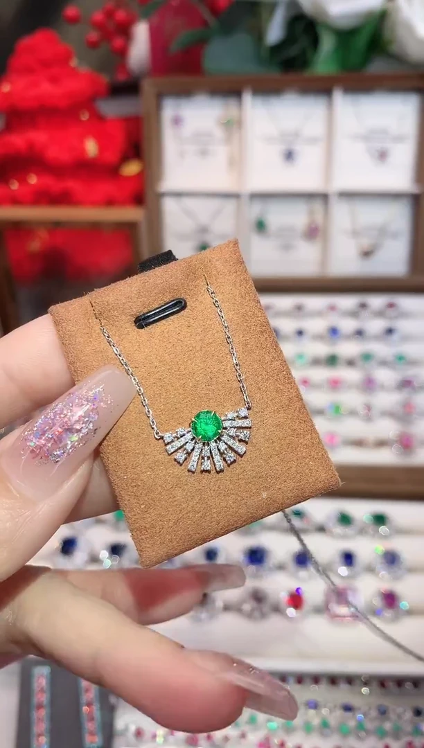 18K金镶嵌项链祖母绿0.68ct/天然宝石/七天无理由