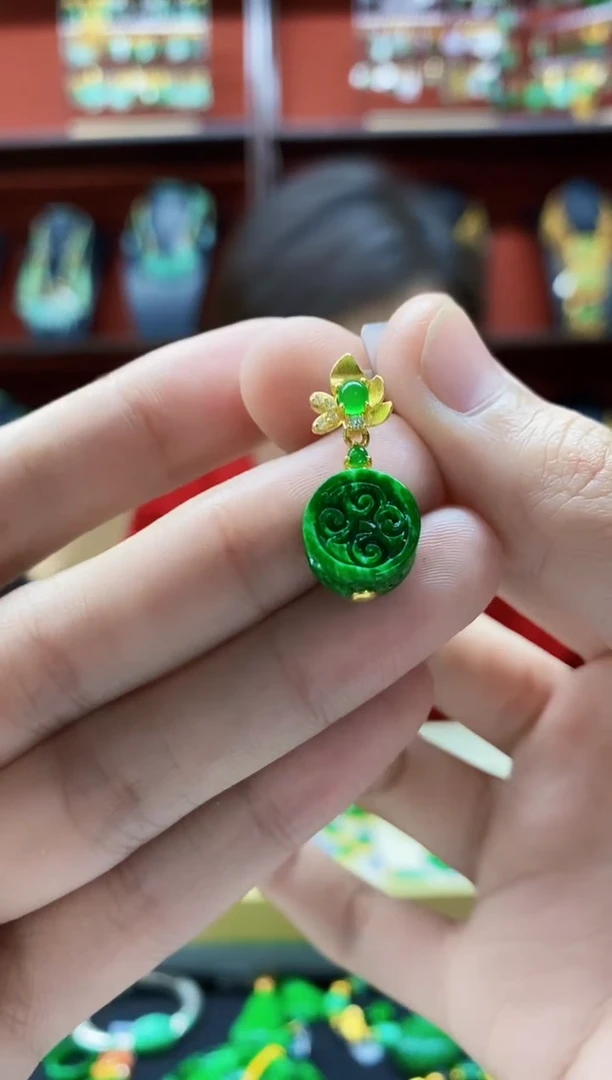 颈饰未镶嵌翡翠吊坠