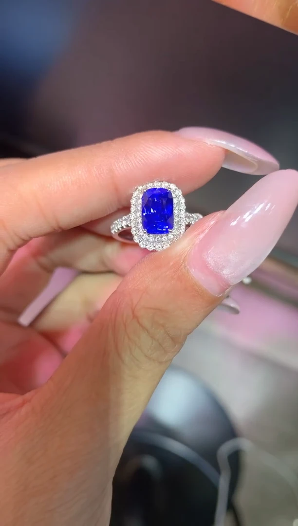 蓝宝石戒指18K金镶嵌2.2ct