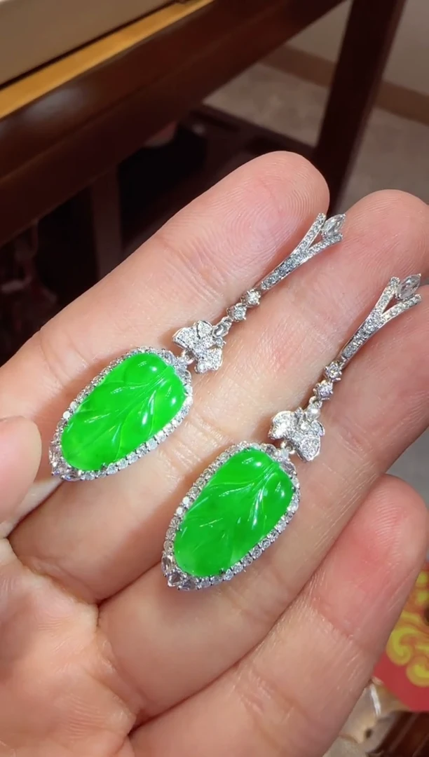 【闪购商品】翡翠耳环18K金镶嵌叶子