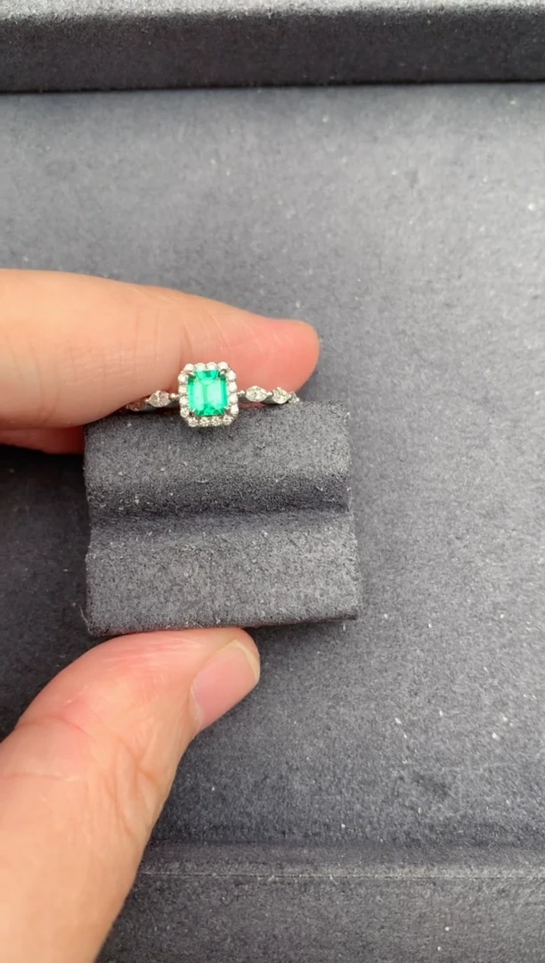 18K金镶嵌戒指祖母绿0.3ct祖母绿  定制   BG