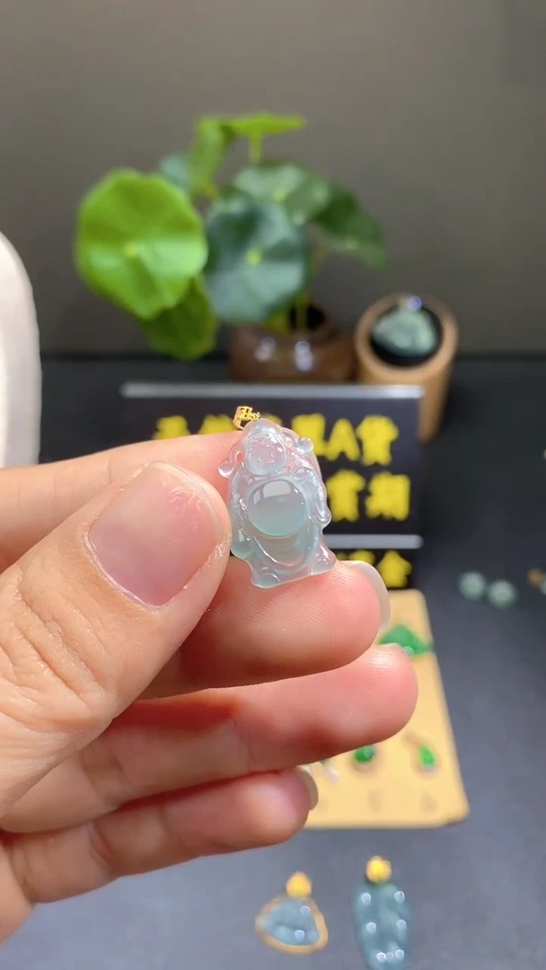 颈饰18K金镶嵌翡翠天然A货翡翠