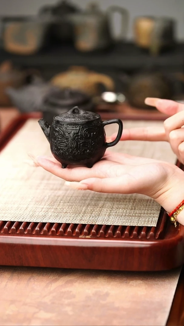 归玉堂冰碛岩重工雕刻透光小归鸿壶130cc