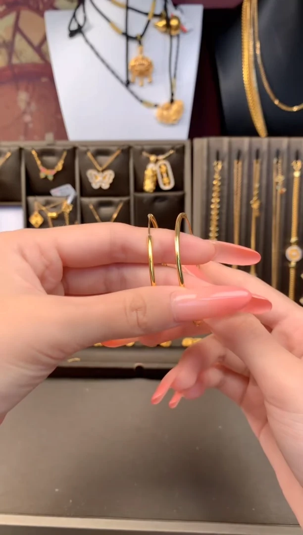 无足银时尚素圈耳环