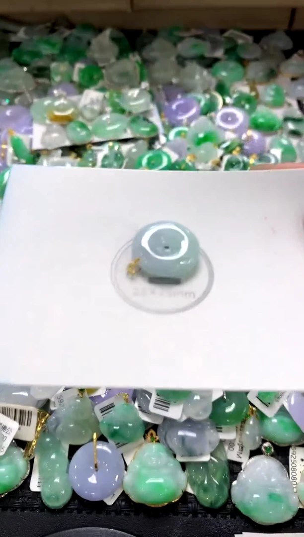 颈饰18K金镶嵌翡翠1111111111111111