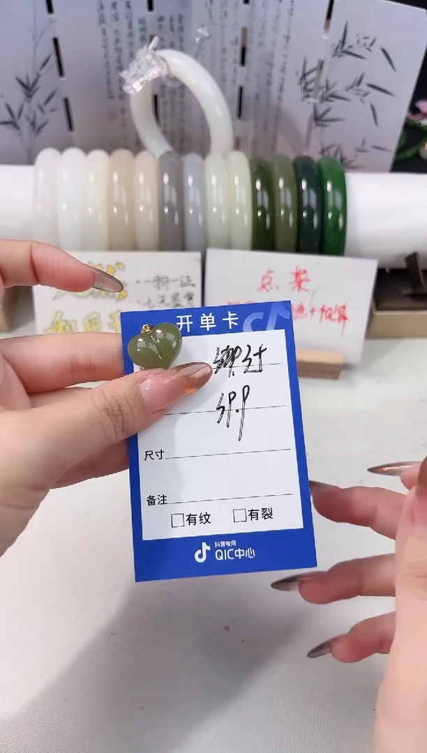 吊坠(不含链)未镶嵌和田玉屁桃吊坠35