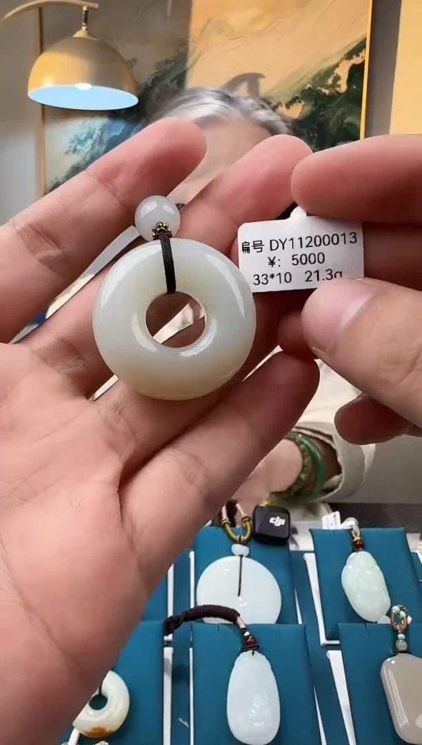 颈饰未镶嵌和田玉吊坠DY