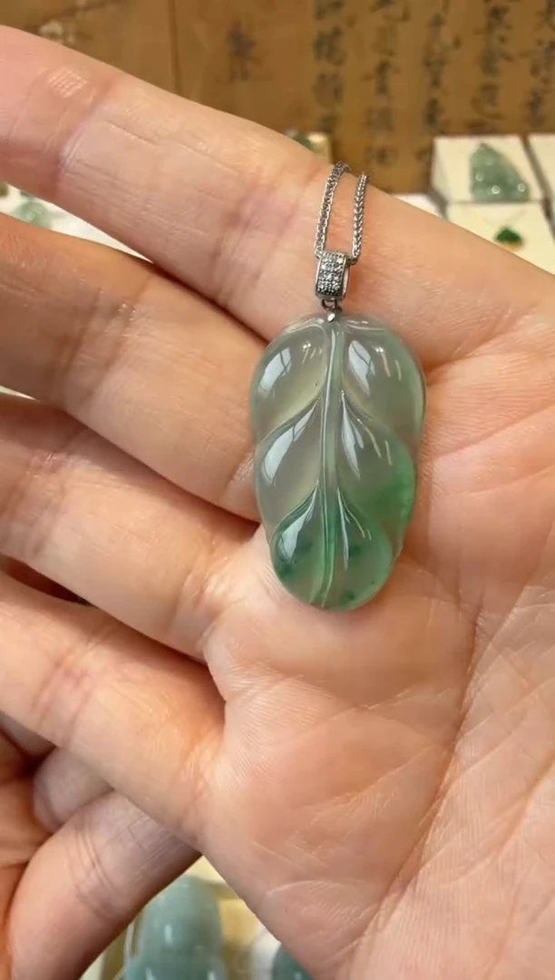 翡翠挂件18K金镶嵌A货翡翠多样性孤品