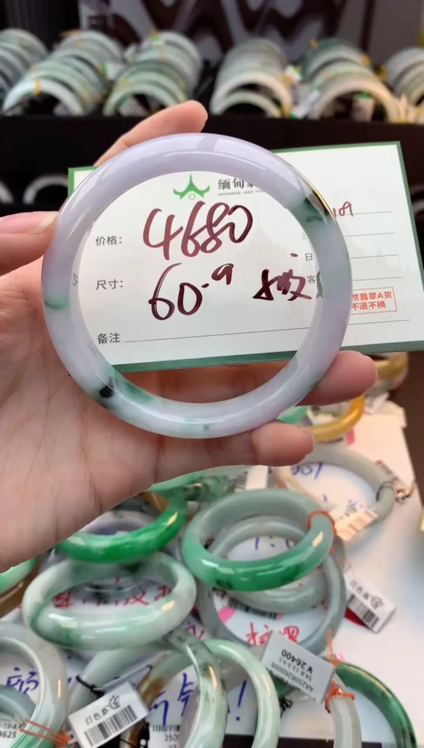 未镶嵌定制翡翠毛货需精细抛光+多人