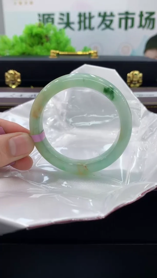 翡翠手镯未镶嵌手镯