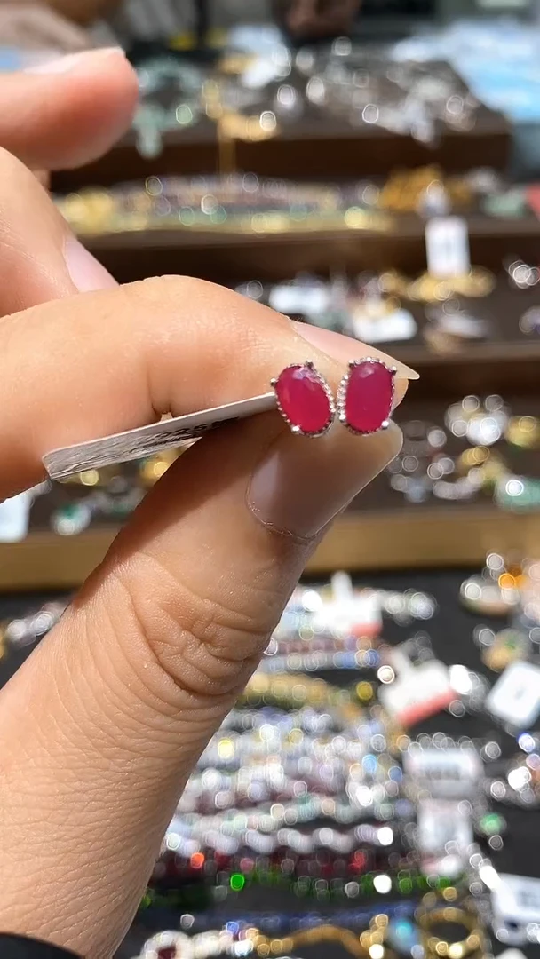【闪购商品】红宝石耳饰银S925镶嵌耳钉