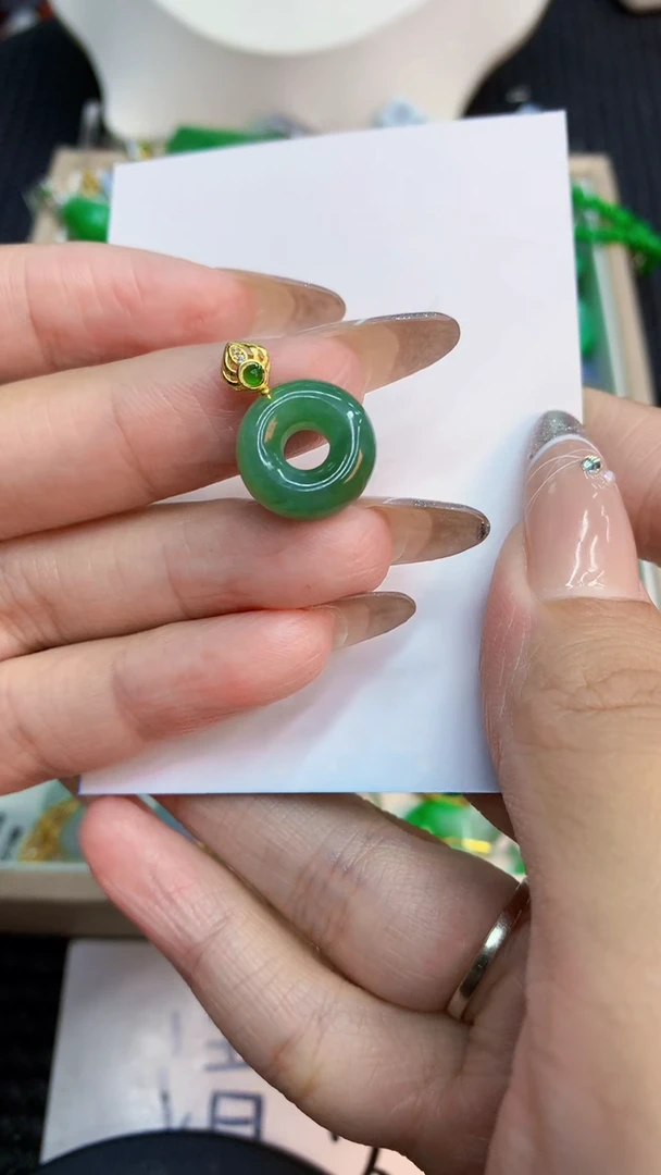 翡翠未镶嵌颈饰1